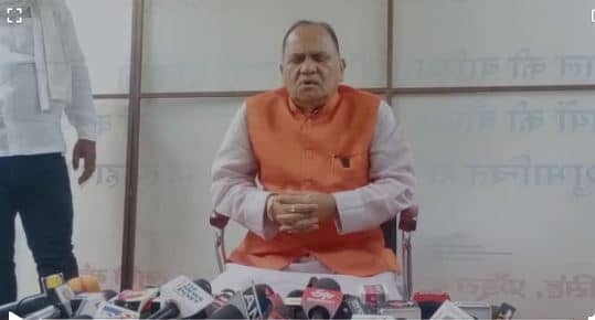 झारखंड की राजनीति में नया मोड़! स्वास्थ्य मंत्री बन्ना गुप्ता अश्लील वीडियो चैट के बाद अब पूर्व स्पीकर सीपी सिंह को आया अश्लील वीडियो कॉल