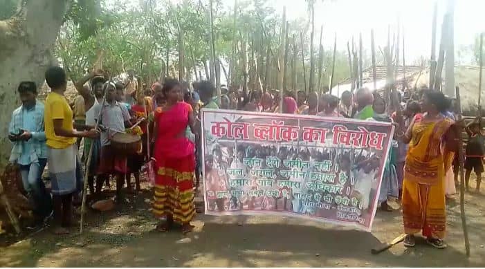 दुमका: कॉल ब्लॉक के पदाधिकारियों का ग्रामीणों ने किया विरोध, कहा कॉल ब्लॉक के लिए नहीं देंगे जमीन