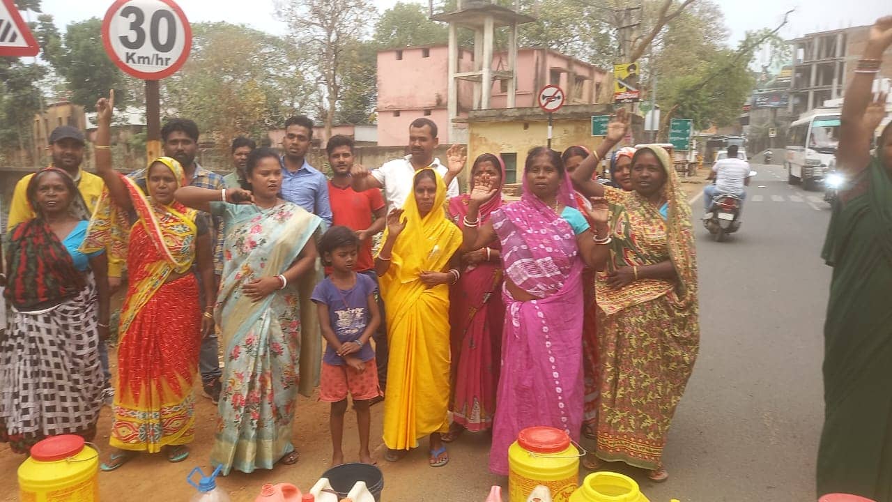 पेयजल की व्यवस्था सुनिश्चित करने के लिए ग्रामीणों ने किया प्रदर्शन