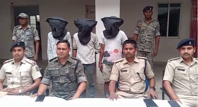 दुमका से चोरी वाहन पटना से बरामद, तीन आरोपी गिरफ्तार
