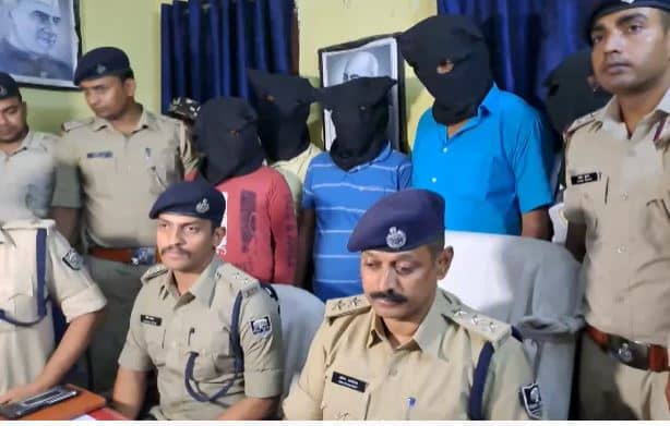 IPL 2023: कटिहार में IPL सट्टेबाजी में 5 गिरफ्तार, पांच लाख कैश के साथ कई सामान बरामद