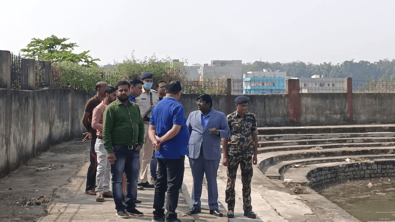 गुमला में छठघाट हो रहे चकाचक, दिख रही गंगा जमुनी तहजीब