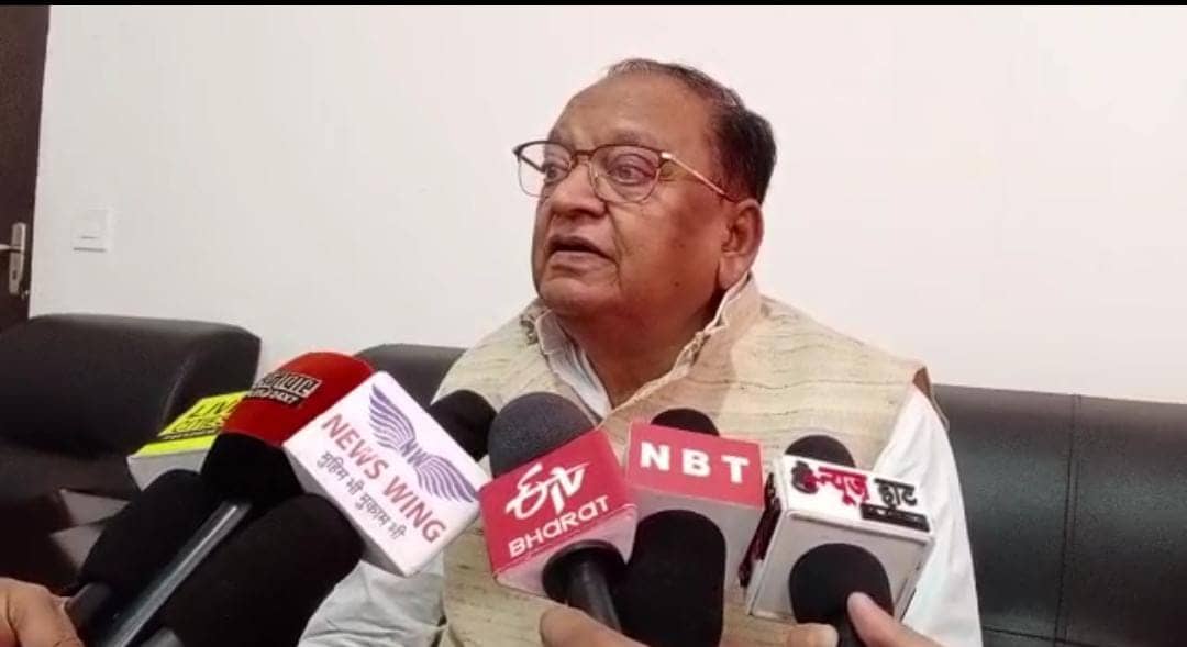 विपक्ष पर आग बबूला हुए पूर्व कृषि मंत्री अमरेंद्र, पीएम की तारीफ में पढ़े कसीदे