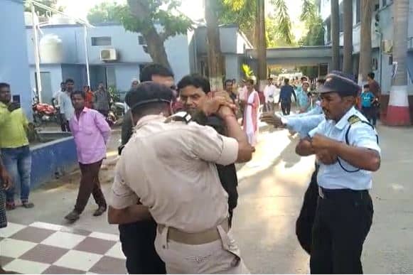 नालंदा : वकील और सिपाही के बीच हाथापाई, जमकर चले लात घूसे, VIDEO वायरल