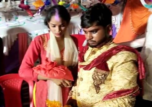 छपरा में अजीबोगरीब शादी, बड़ी बहन के साथ वरमाला, छोटी के साथ शादी, जानिए पूरा मामला