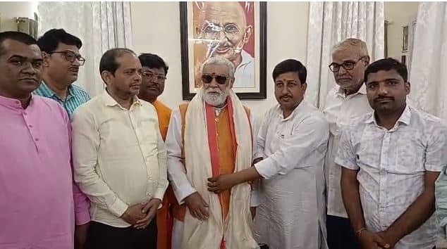 धीरेन्द्र शास्त्री को लेकर केंद्रीय मंत्री अश्वनी चौबे का बड़ा बयान, कहा- उनको रोकने वाले का झड़ जाएगा 32 दांत