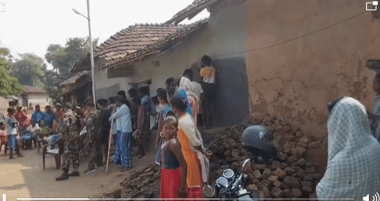 दो आदिवासी परिवार ने किया धर्म परिवर्तन, नाराज़ आदिवासी संथाल समाज ने किया हुक्का-पानी बंद, पुलिस जांच पड़ताल में जुटी