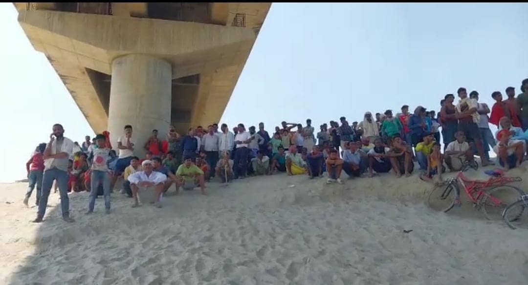 बिहार : गंढक नदी में नहाने के दौरान 5 बच्चे डूबे, एक की मौत, 4 की तलाश जारी, परिजनों के चीत्कार से गमगीन हुआ माहौल