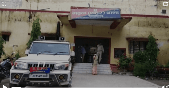 गढ़वा में अपराध की योजना बनाते तीन धराए, हथियार और कारतूस भी बरामद