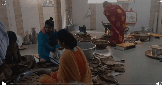 शाम के अर्ध्य की तैयारियां पूरी, अब  डूबते सूर्य को अर्ध्य देने का इंतजार