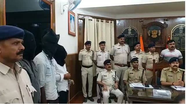 मोतिहारी पुलिस को मिली बड़ी सफलता, 13 वर्षों से फरार हार्डकोर नक्सली समेत दो आरोपी हुए गिरफ्तार
