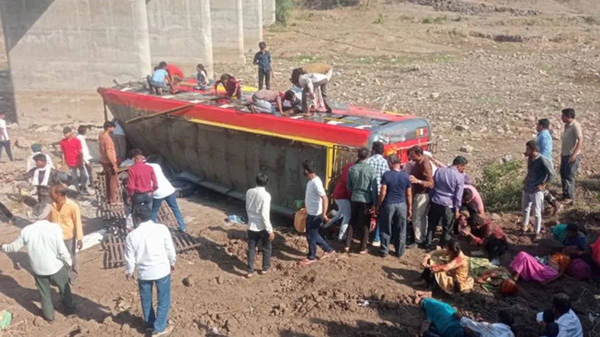 मध्य प्रदेश: खरगोन में बस हादसे में 15 लोगों की मौत, सीएम ने की मुआवजा देने की घोषणा