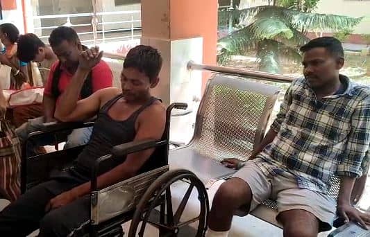 दुमका: बस- हाईवा में सीधी टक्कर, 2 घायल, कब थमेगा सड़क हादसा ?