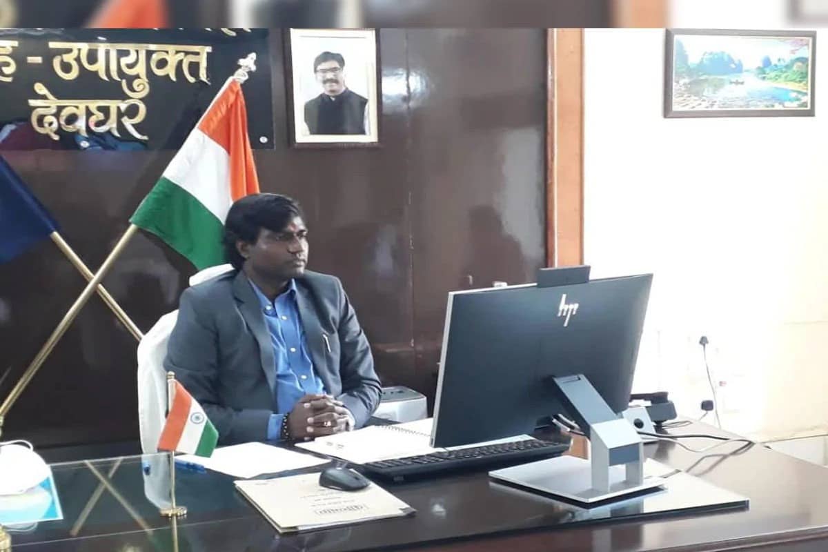 देवघर: डीसी मंजूनाथ भजंत्री पहुंचे रांची सिविल कोर्ट, टेंडर कमीशन मामले में दी गवाही