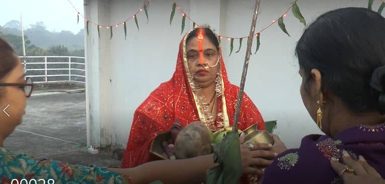 रांची वासियों ने भगवान भास्कर को अर्घ्य अर्पण कर तोड़ा छठ महापर्व का व्रत