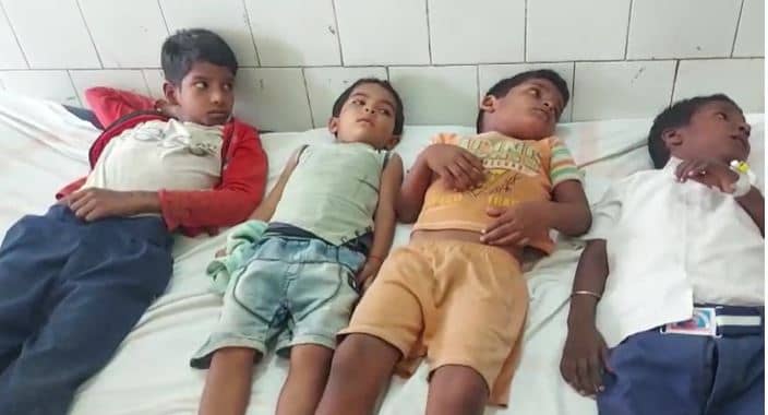 छपरा: मिड डे मील के खाने में मिली छिपकली, 40 से अधिक बच्चे बीमार 