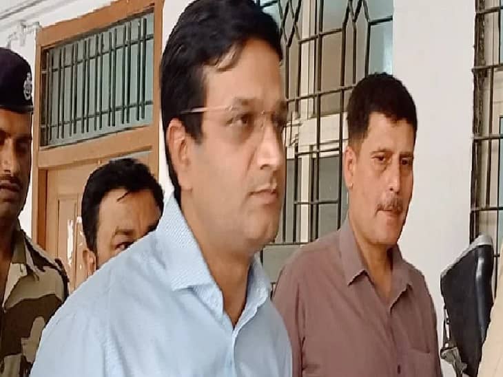 कभी लजीज व्यंजन तो कभी पत्नी से मिलने की मांग,आगे क्या होनेवाली है IAS छवि रंजन की फरमाइश