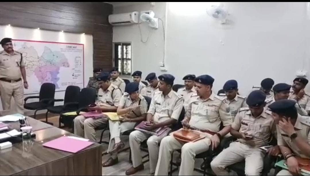 बोकारो: बढ़ते अपराध पर SP सख्त, कहा- किसी भी हाल में अपराधियों को भेजा जाए जेल