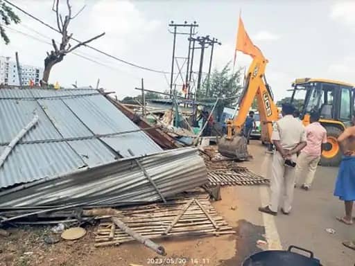 राजधानी रांची में 50 दुकानों पर चला बुलडोजर, ठेले -खोमचा वालों की आजीविका पर संकट
