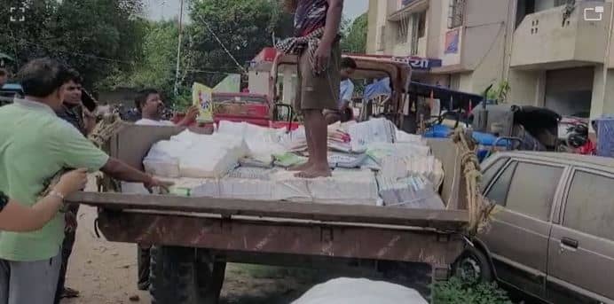 पूर्णिया: कबाड़ी की दुकान में मिली बच्चों की किताबें, भारी मात्रा में सरकारी किताब बरामद, जानिए पूरी खबर...