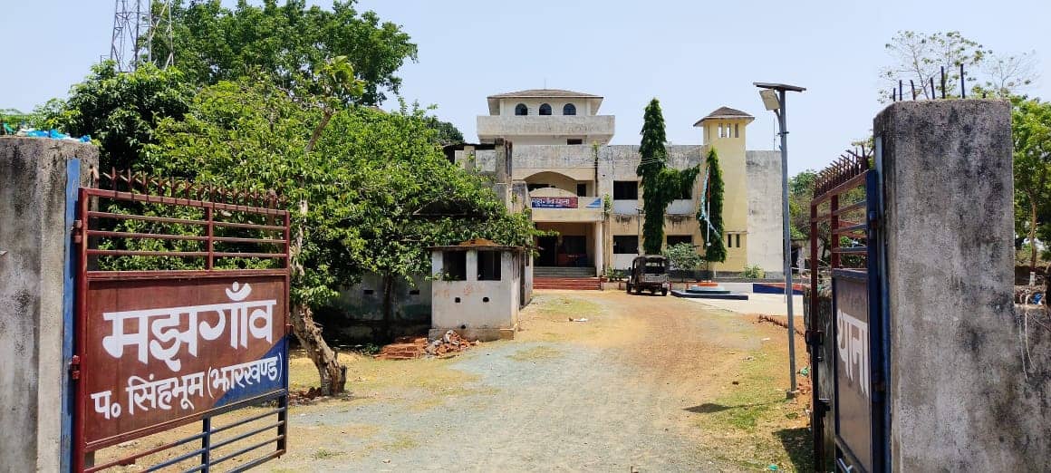 चाईबासा: दिनदहाड़े स्कार्पियो गाड़ी सहित 22 लाख की लूट, इलाके में दहशत का माहौल 