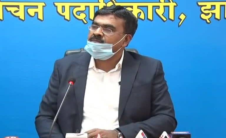 धनबाद के वोटर अवेयरनेस प्रोग्राम में पहुंचे राज्य के मुख्य चुनाव पदाधिकारी, वोटर हेल्प लाइन एप को डाउनलोड करने की अपील