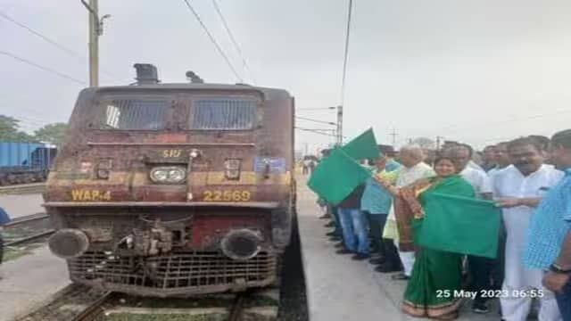 पाथरडीह में अब रुकेगी स्वर्ण रेखा एक्सप्रेस,आज से हो गई विधिवत शुरुआत 