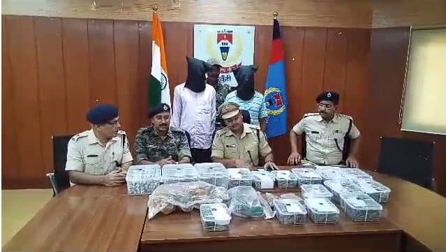 दिनेश गोप के करीबी को पुलिस ने दबोचा, भारी मात्रा में तबाही का सामान बरामद