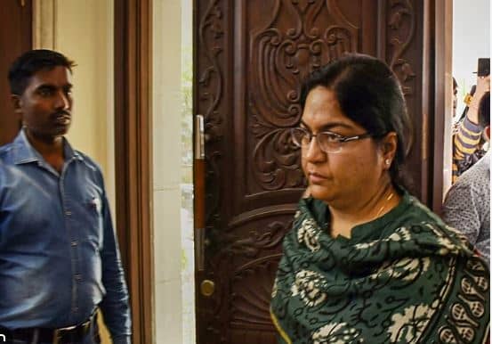 पूजा सिंघल का ब्लड प्रेशर नहीं हो रहा कंट्रोल, रिम्स में भर्ती निलंबित IAS सिर दर्द और चक्कर से परेशान