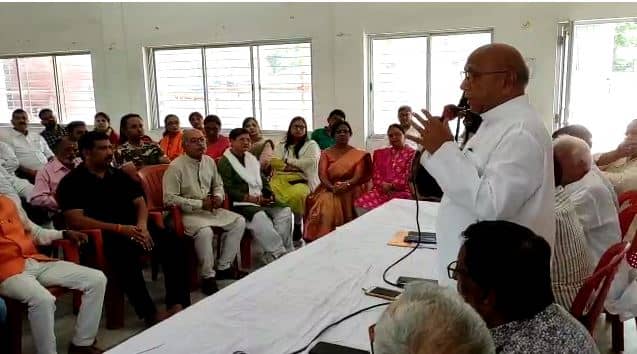 जमशेदपुर की लाइफ लाइन बोली जाने वाली स्वर्णरेखा और खरकाई नदी के बदलेगे दिन, इसे लेकर विधायक सरयू राय ने की बैठक.