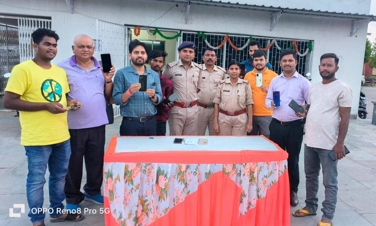 रांची पुलिस का बढ़िया काम:गुम हुए मोबाइल को उसके मालिकों को लौटाया, जानिए कैसे हुआ यह सब