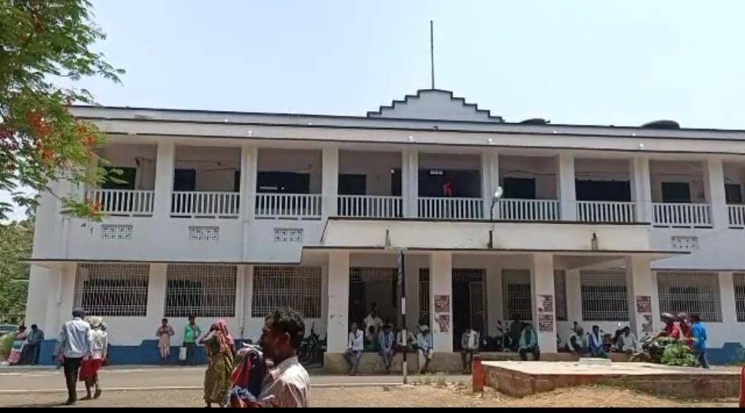 आपूर्ति विभाग की बड़ी लापरवाही, कंप्यूटर ऑपरेटर के सहारे चल रहा है पूरा विभाग, लोगों का बुरा हाल, जानें मामला