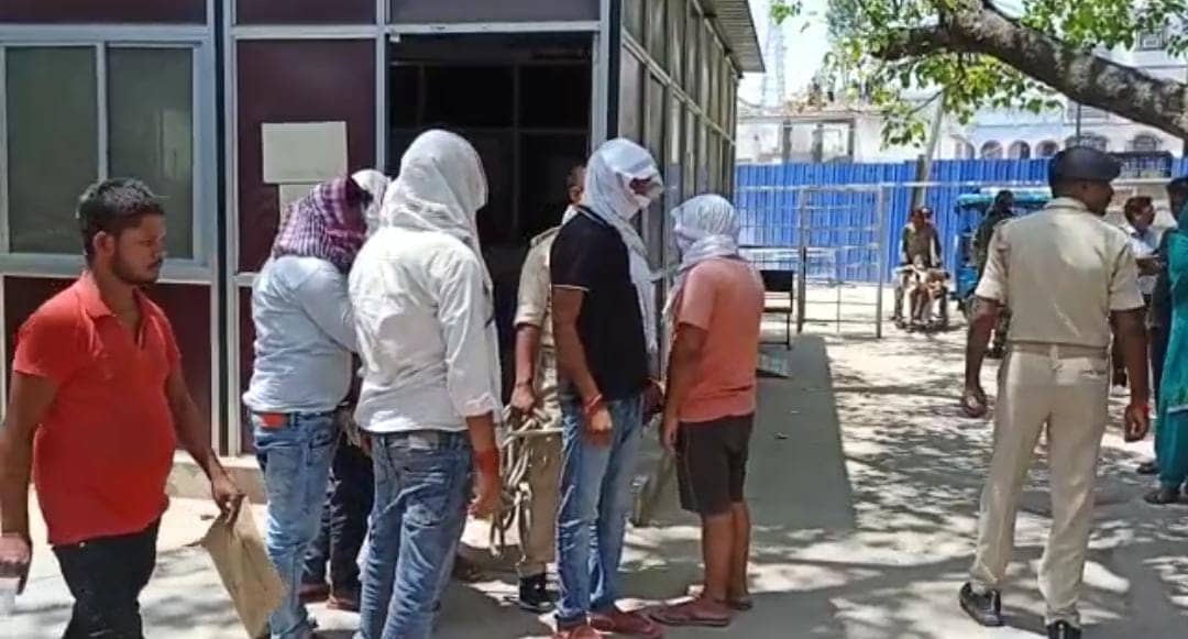 SEX RACKET: बंद कमरे में चल रहा था घिनौना खेल, जानें कैसे फिल्मी तरीके से पुलिस ने मारी रेड