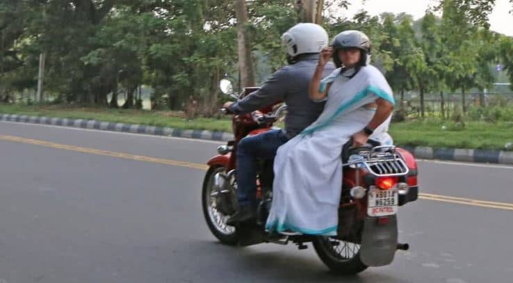 ममता दीदी ने दिखायी दरियादिली, बीमार पत्रकार को दी अपनी कार, खुद बाइक से चली गई