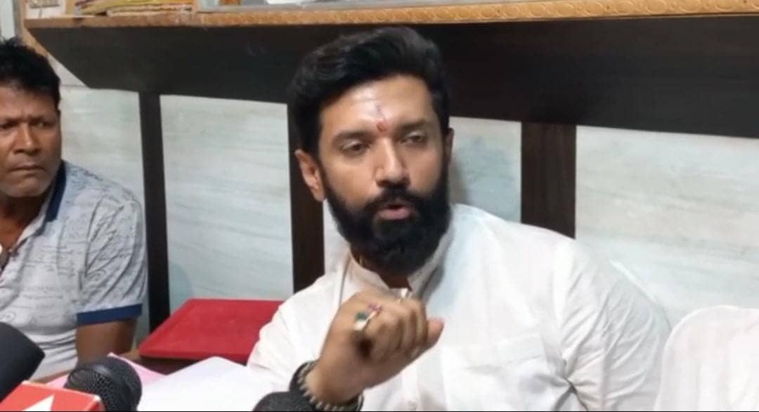 नीतीश पर बरसे चिराग, कहा बिहार को बर्बाद होता देख सीएम को कैसे आती है नींद