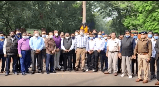 दुमका में याद किए गए धरती आबा भगवान बिरसा मुंडा, शब्दांजलि व पुष्पांजलि के लिए उमड़े लोग