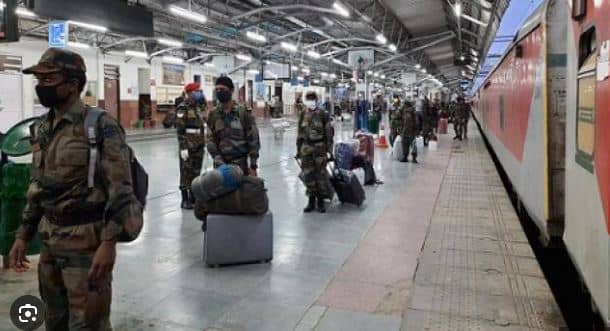 रेलवे से इंडियान आर्मी की मांग, जल्द जोड़े ट्रेनों में सेना के लिए डिब्बे, कोरोना के चलते बंद हो गई थी सुविधा