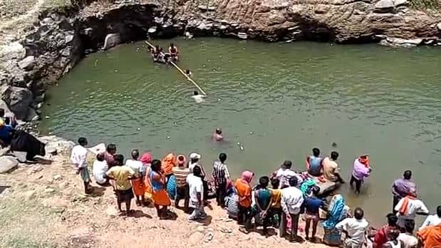 गिरिडीह: बंद पड़े पत्थर खदान में नहाने के दौरान 8 वर्षीय बच्ची डूबी, इलाज के दौरान मौत