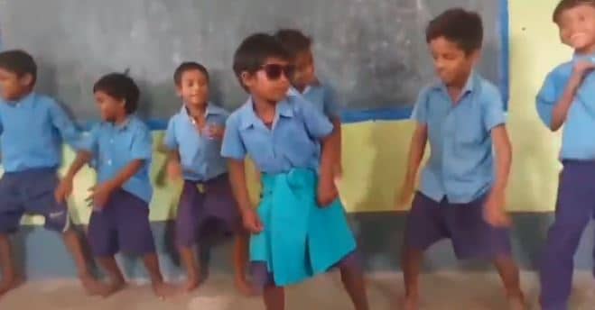 'लूंगी डांस’ गाने पर जमकर थिरके स्कूली बच्चे, क्यूटनेस पर फिदा हुआ देश, देखें वीडियो
