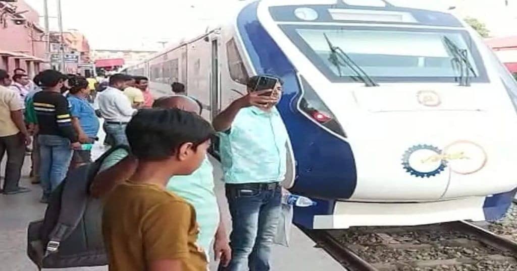 12 जून को रांची पटना वंदे भारत का ट्रायल, मात्र 52 सेकेंड में 100 की रफ्तार, देखिये इसकी दूसरी खूबियां