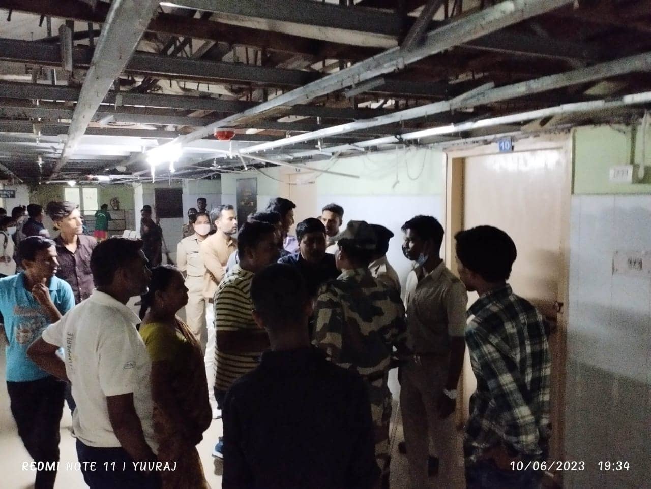 BREAKING: रिम्स के Emergency में डॉक्टर और मरीज के परिजनों में मारपीट, रिम्स में सेवा ठप