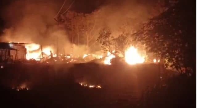 बिहार : पूर्वी चम्पारण में लगी भीषण आग, 10 दुकान जलकर राख