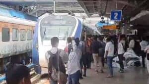 पहली बार रांची पहुंची वंदे भारत ट्रेन, 5 घंटे 45 मिनट में पूरा किया पटना से रांची का सफर 