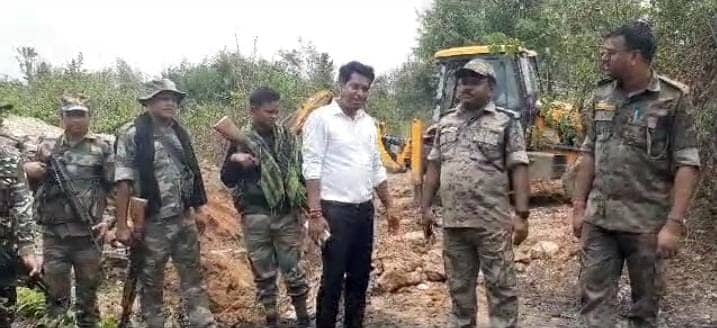 दुमका: अवैध कोयला खनन के खिलाफ कार्रवाई, कोयला खदानों और सुरंगों को किया गया ध्वस्त