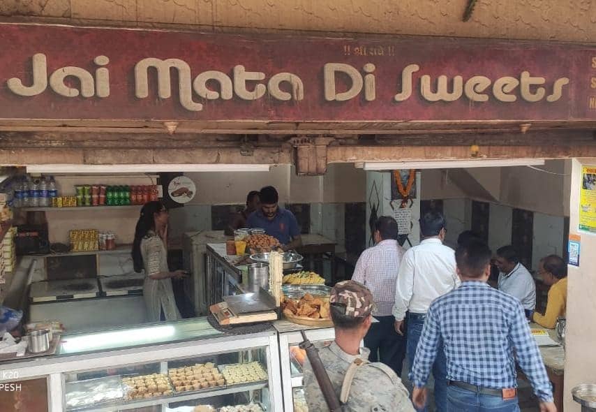 धनबाद: उपायुक्त  गठित धावा दल ने केन्दुआ पुल बजार के 6 प्रतिष्ठान की जाँच की ,जानिए क्या मिला 