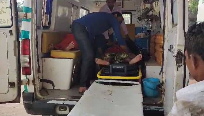 दुमका: ऑटो और बाइक की टक्कर में चार महिला समेत पांच घायल, पीजेएमसीएच में भर्ती