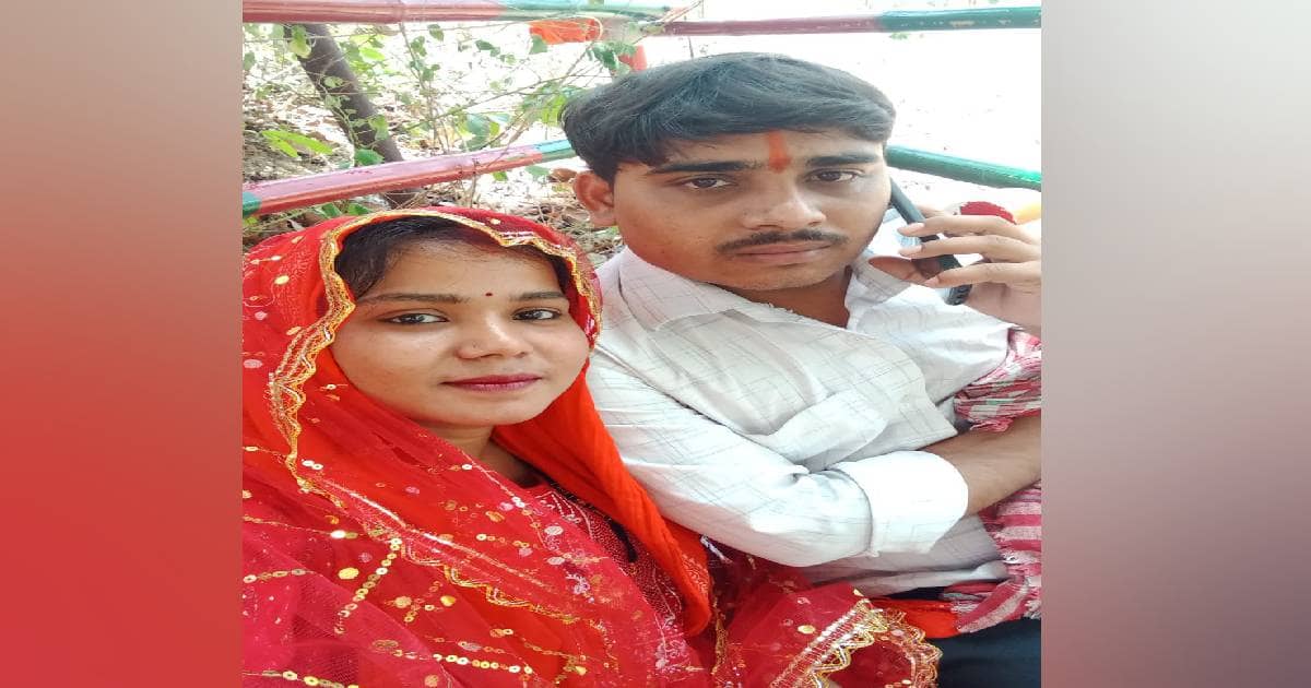 धनबाद के बरवाअड्डा में प्यार पाने के लिए धरने पर बैठी लड़की, दे रही ओपेन चैलेंज  