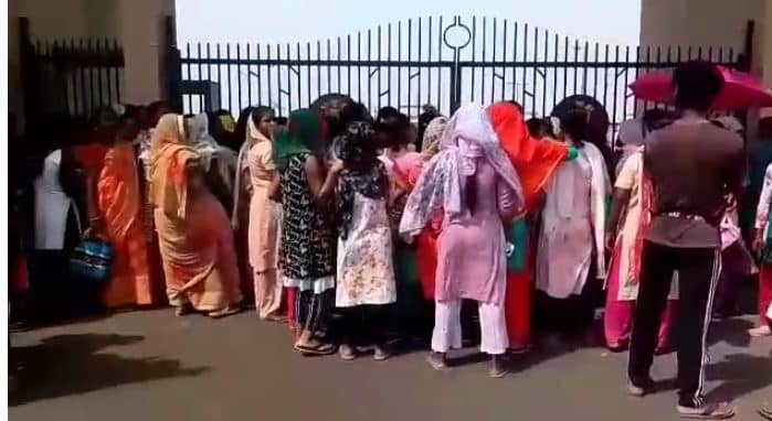 झारखंड हाईकोर्ट में स्थानीय लोगों ने की नौकरी की मांग, जानिए क्या कह रहीं हैं महिलाएं