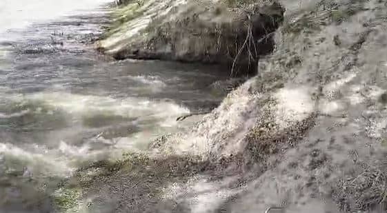 गड़ंक नदी के बांध टूटने से आई बाढ़, पूरा गांव हुआ जलमग्न, जानें कैसे टूटी बांध 