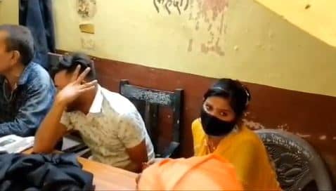 महिला को महंगा पड़ा एक्स्ट्रा मैरिटल रिलेशन, आशिक ने किया वीडियो वायरल तो पति ने उठाया ये कदम   